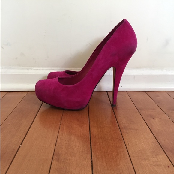 Fuschia suede heels - Picture 2 of 3